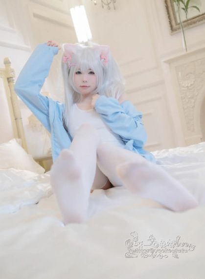 美女跪吃j8_720高清迅雷在线观看