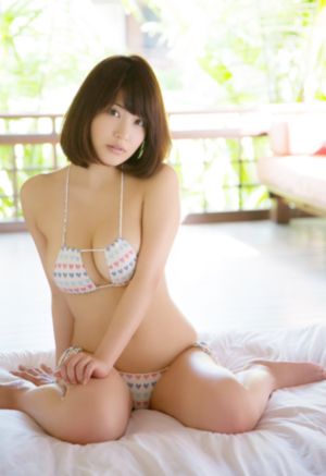 欧美金发黄衣美女_BD电影全集观看
